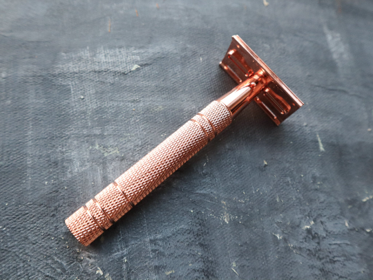 Plantish Future Beauty and Bathroom Double Edge Safety Razor -  Rose Gold (5 Free Blades) Top VIew